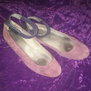 Women’s size 11 Tsubo hidden heel